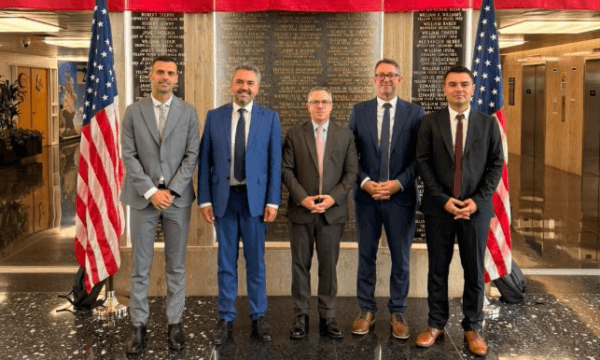 Një delegacion i KQZ-së në vizitë në SHBA, përcjellin organizimin e zgjedhjeve primare në Tampa të Floridës