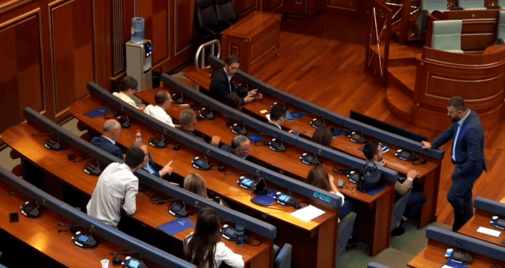 PDK e Aleanca përsëri në Kuvend, kërkojnë mbajtjen e seancës konstituive – LDK nuk iu bashkangjitet