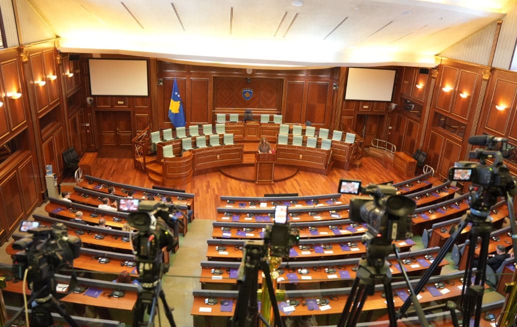 PDK përsëri në sallën plenare, Musliu: Kosova është marrë peng nga LVV