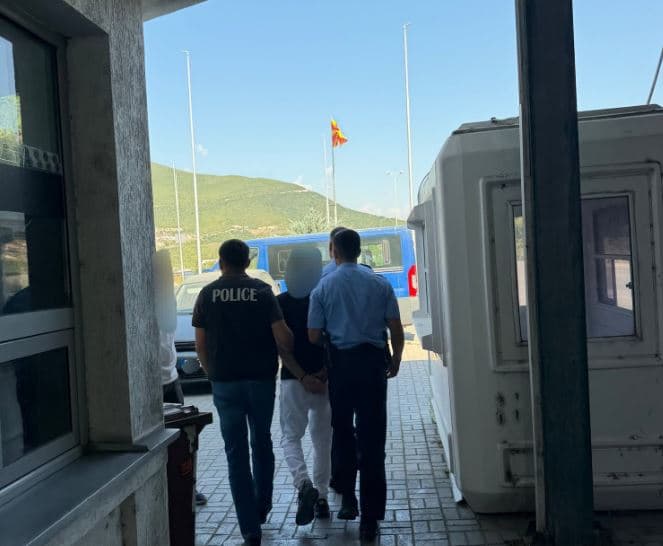 Policia realizon dy ekstradime, një person dërgohet në Kosovë dhe një tjetër në Gjermani