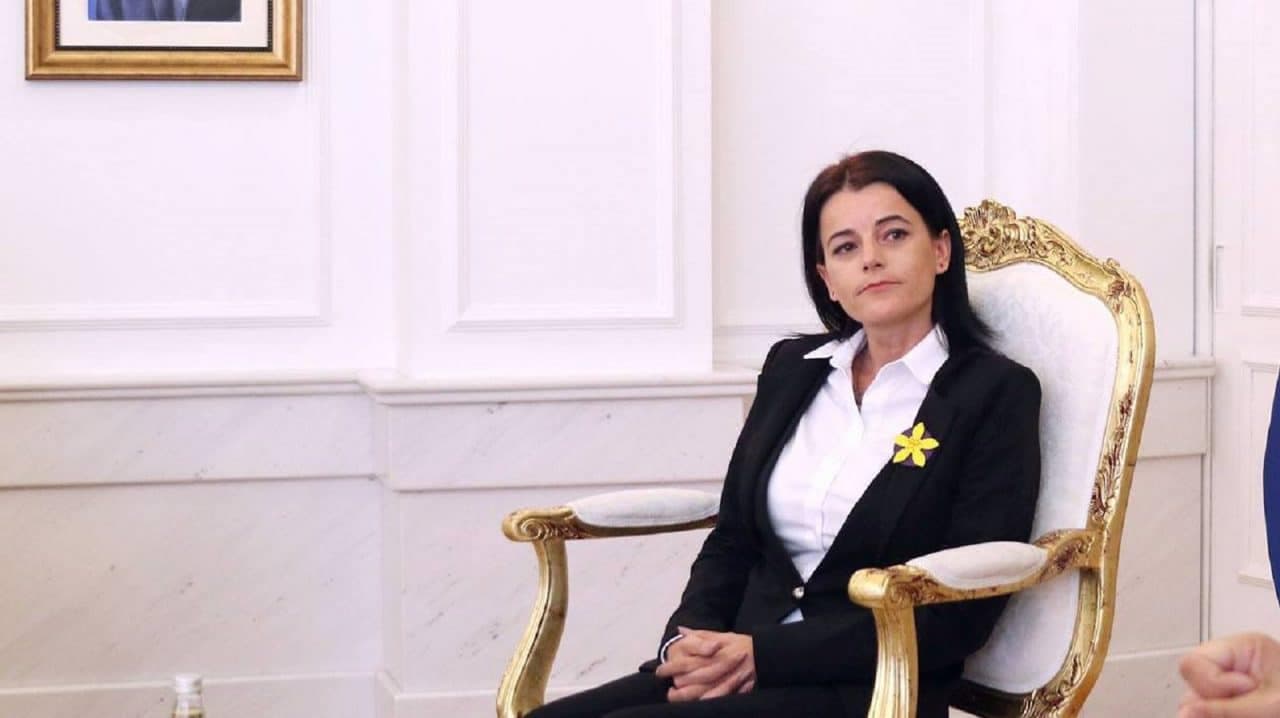Featured image for Rrëfim prekës i Vasfije Krasniqi-Goodman: Takova një grua që ishte vetëm 10 vjeç kur u dhunua gjatë luftës