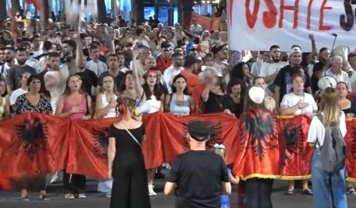 “Shqipëria kërkon revolucion”, mbahet protesta e 88-të në Tiranë