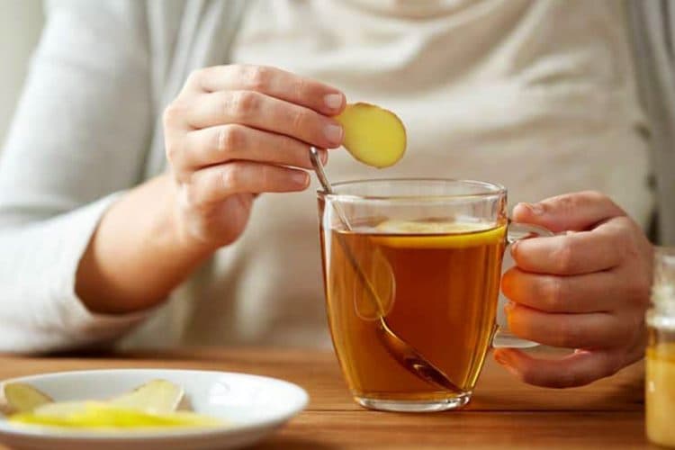Si të largoni dhimbjet e stomakut me çajin e xhenxhefilit