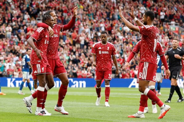 Liverpooli me mbrojtje të re, Van Dijk kërkon kohë për t’u përshtatur