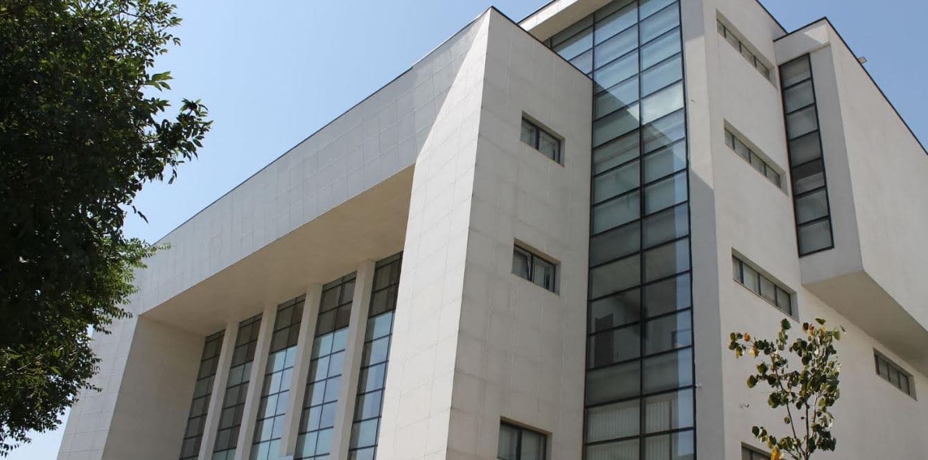 Gjakovë: E dhunoi nënën pas konfliktit për ushqimet, dënohet me 1 vit e 3 muaj burgim