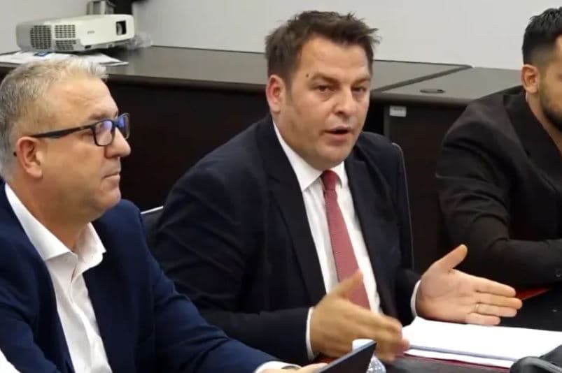 Vendim i Armend Mujës, shefi i AUV-it kalon përkohësisht në Agjencinë Pyjore – s’dihet arsyeja pse iu ndryshua pozita Bekim Hoxhës