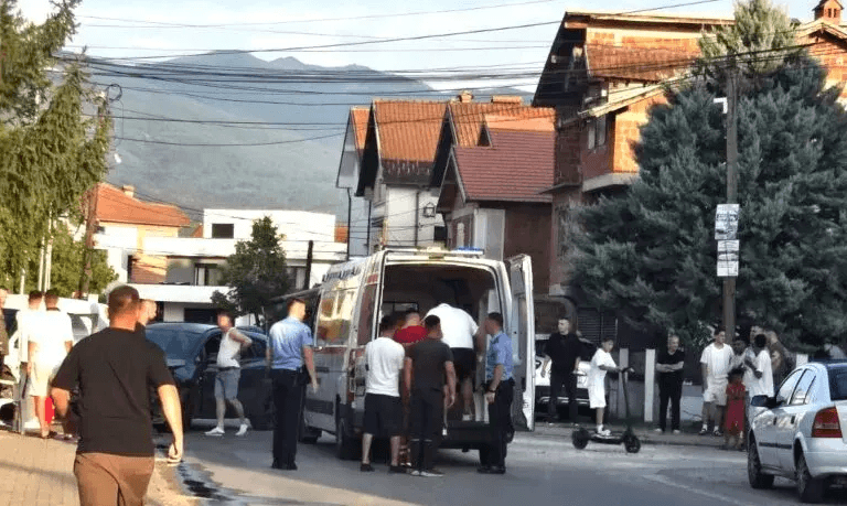 Vetaksident në Suharekë, ambulanca në vendngjarje