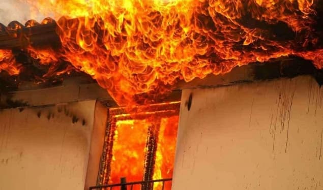 Zjarri kaplon një shtëpi në Podujevë, zjarrfikësit arrijnë ta lokalizojnë
