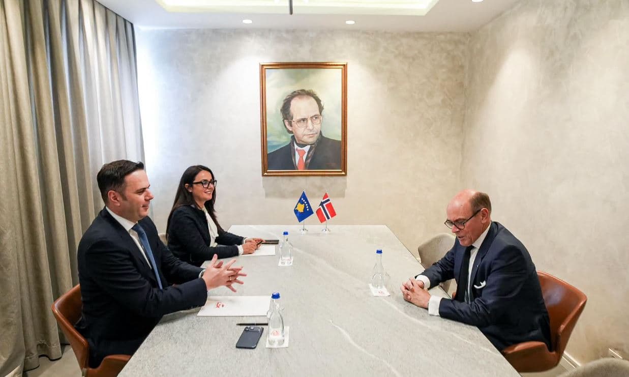Abdixhiku takon ambasadorin norvegjez, diskutojnë zhvillimet e fundit politike dhe situatën në Kuvend