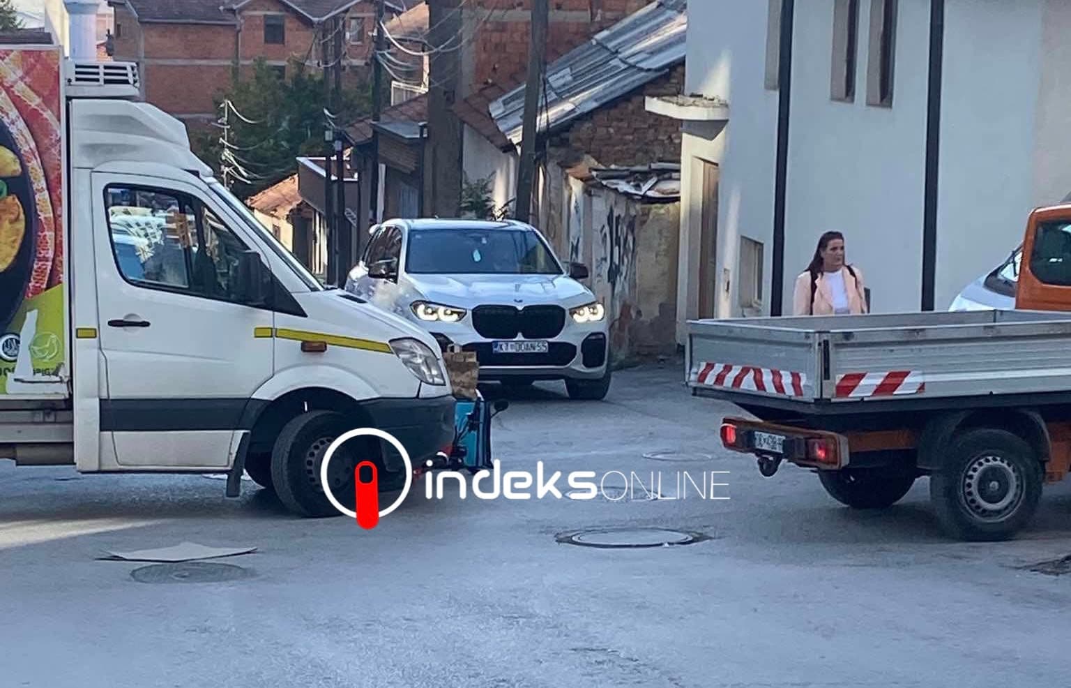 Aksident në Prishtinë, përplasen kombi dhe motoçikleta