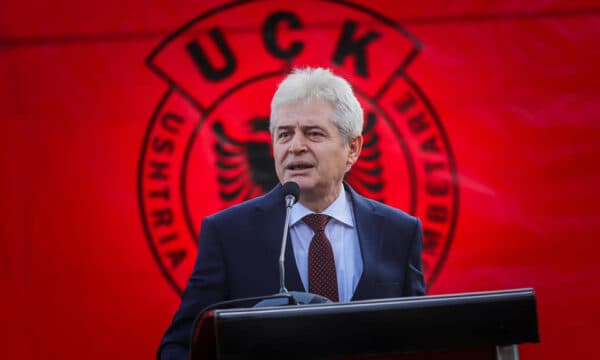 Ali Ahmeti: Serbia kërkon të vendos në pikëpyetje pavarësinë e Kosovës dhe të njollosë UÇK-në