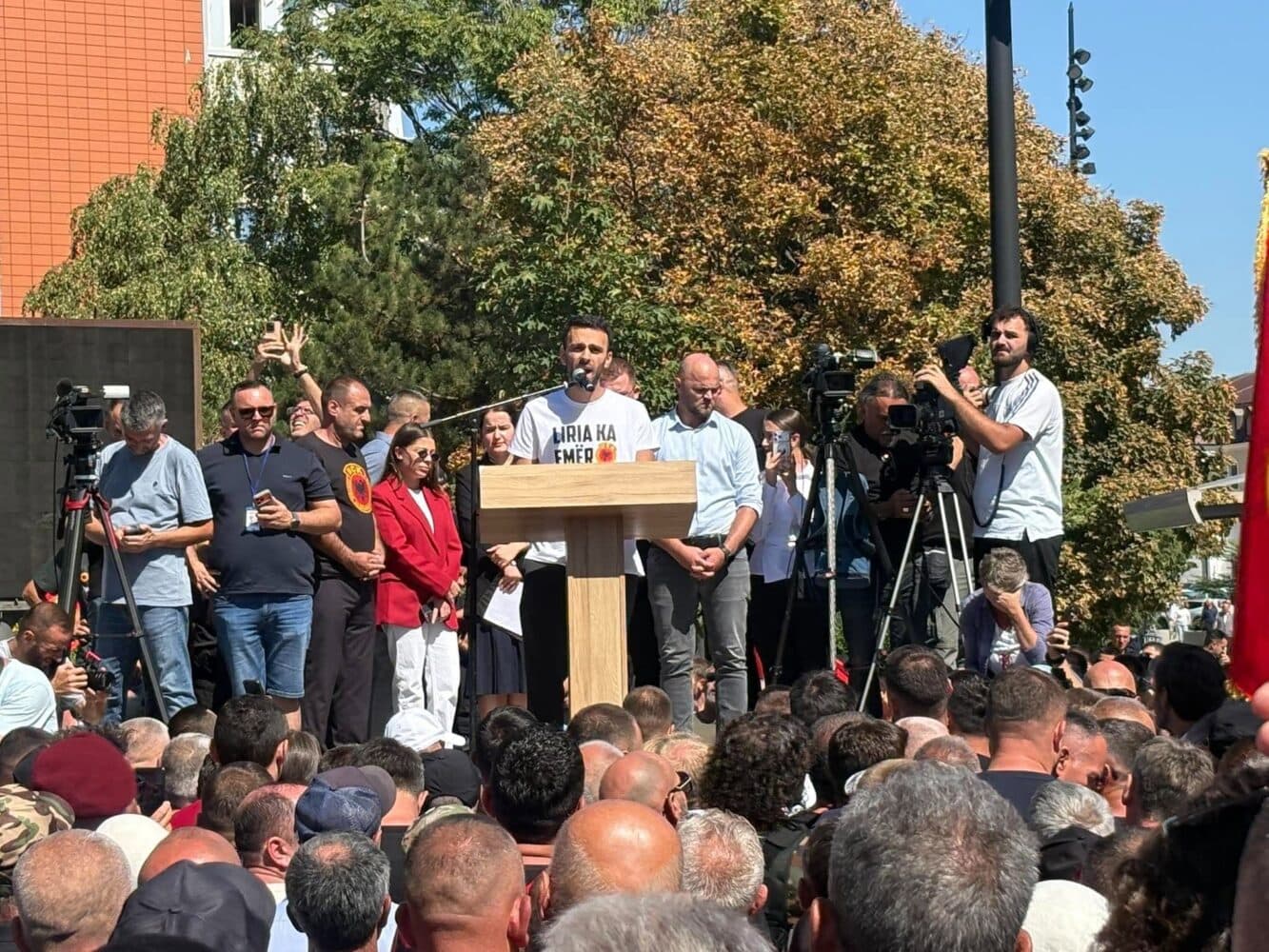 Altin Krasniqi nga protesta në Prishtinë: “Nuk u dorëzuam, do të vazhdojmë të kërkojmë drejtësi” (Video)