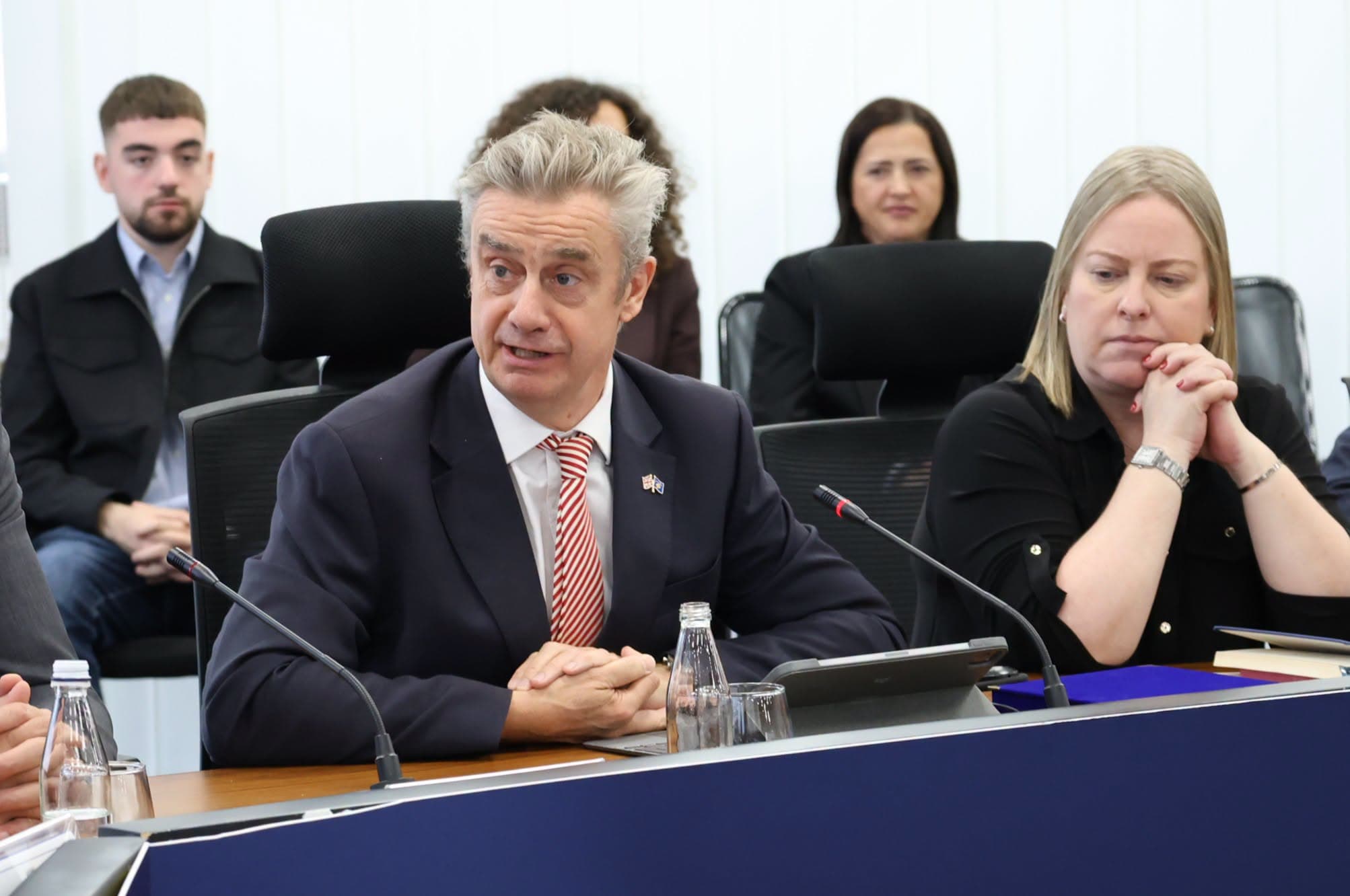 Ambasadori britanik: Platforma e re do t’i bëjë shërbimet publike më të qasshme për të gjitha komunitetet në Kosovë