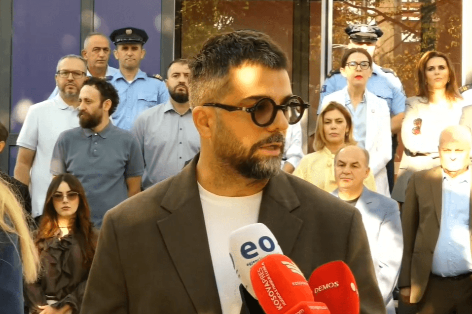 Artan Behrami dhe Sala Jashari lëshojnë komisionin në mënyrë demonstrative: S’ka temë më të rëndësishme se Ligji për Specialen
