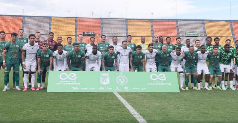Chapecoense dhe Atletico Nacional, në fushë 10 vjet pas katastrofës ajrore të 2016