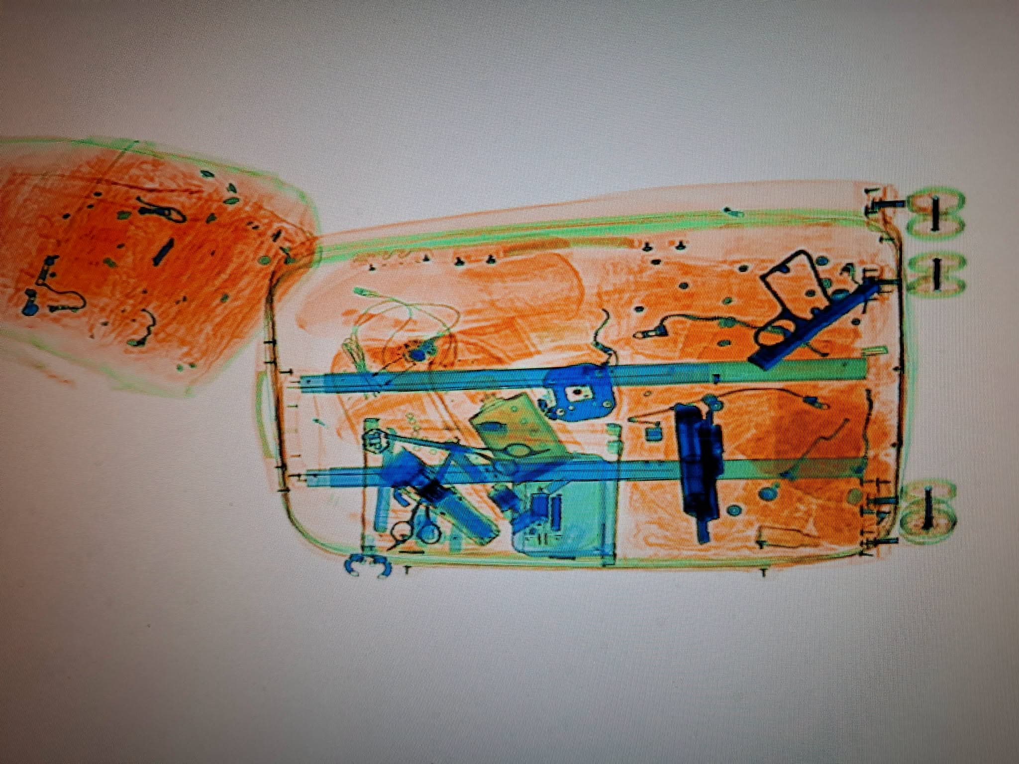 Featured image for Dogana parandalon kontrbaandimin e armës në Aeroportin e Prishtinës