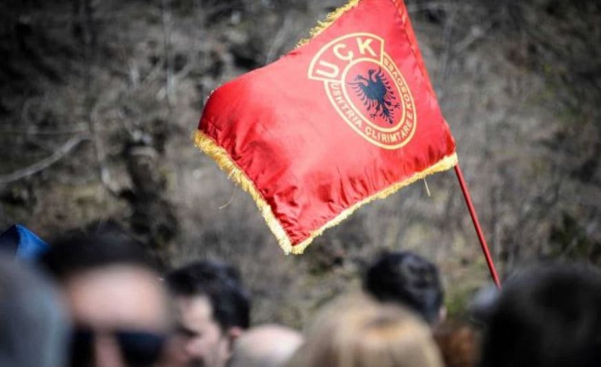 Drejtori i Arsimit në Prishtinë, kërkon vendosjen e flamurit të UÇK-së në hyrje të të gjitha shkollave