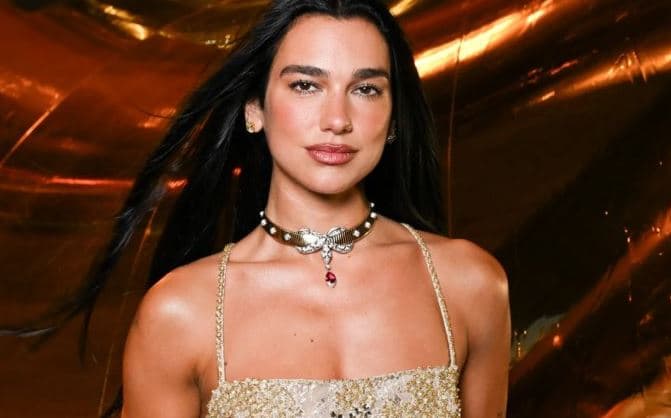 Featured image for Dua Lipa arrin 1 miliard dëgjime në Spotify me “Training Season”