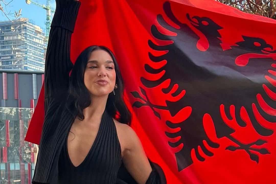 Featured image for Dua Lipa reagon pas aktgjykimit ndaj ish-krerëve të UÇK-së në Hagë