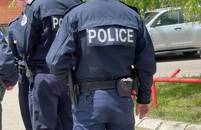 Featured image for Ekspozoi armën pas një mosmarrëveshjeje në Deçan, arrestohet i dyshuari