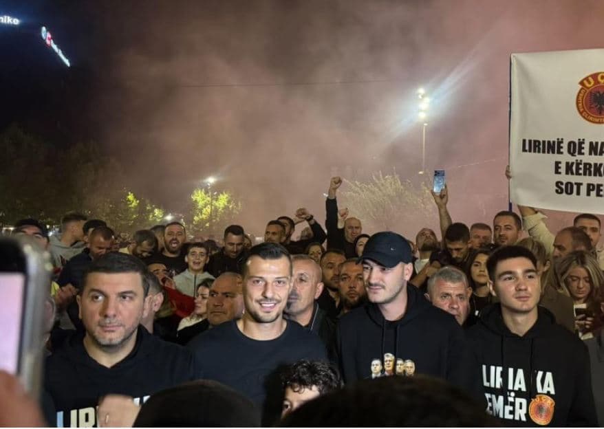 Endrit Thaçi nga protesta në Prishtinë: Faleminderit shqiptarë – populli është me UÇK-në