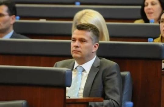 Featured image for Fadil Demaku kritikon Kurtin dhe Gërvallën: Qeveria dështoi në mbrojtjen e luftës së UÇK-së