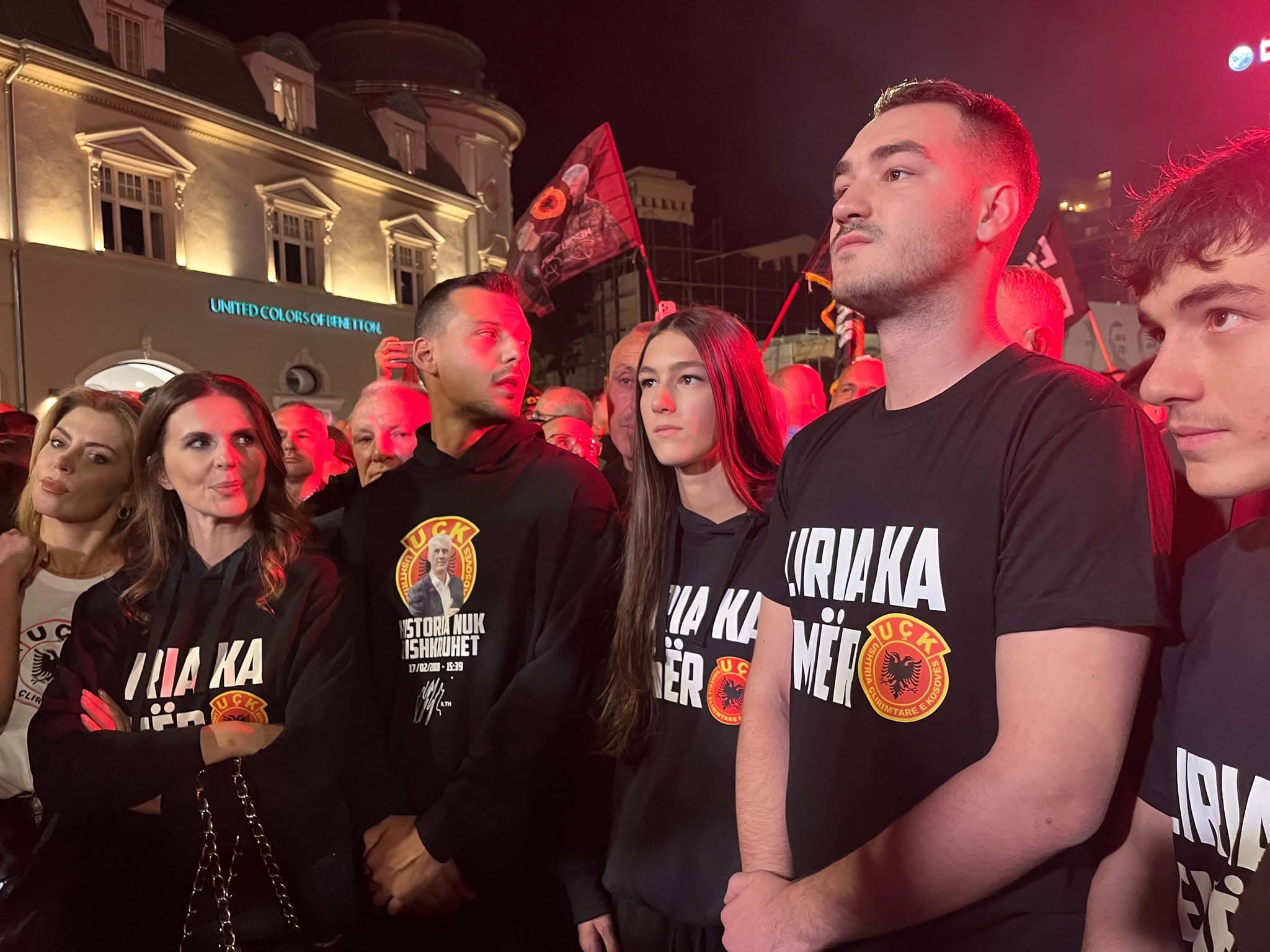 Familjarët e ish-krerëve të UÇK-së i bashkohen protestës në Prishtinë