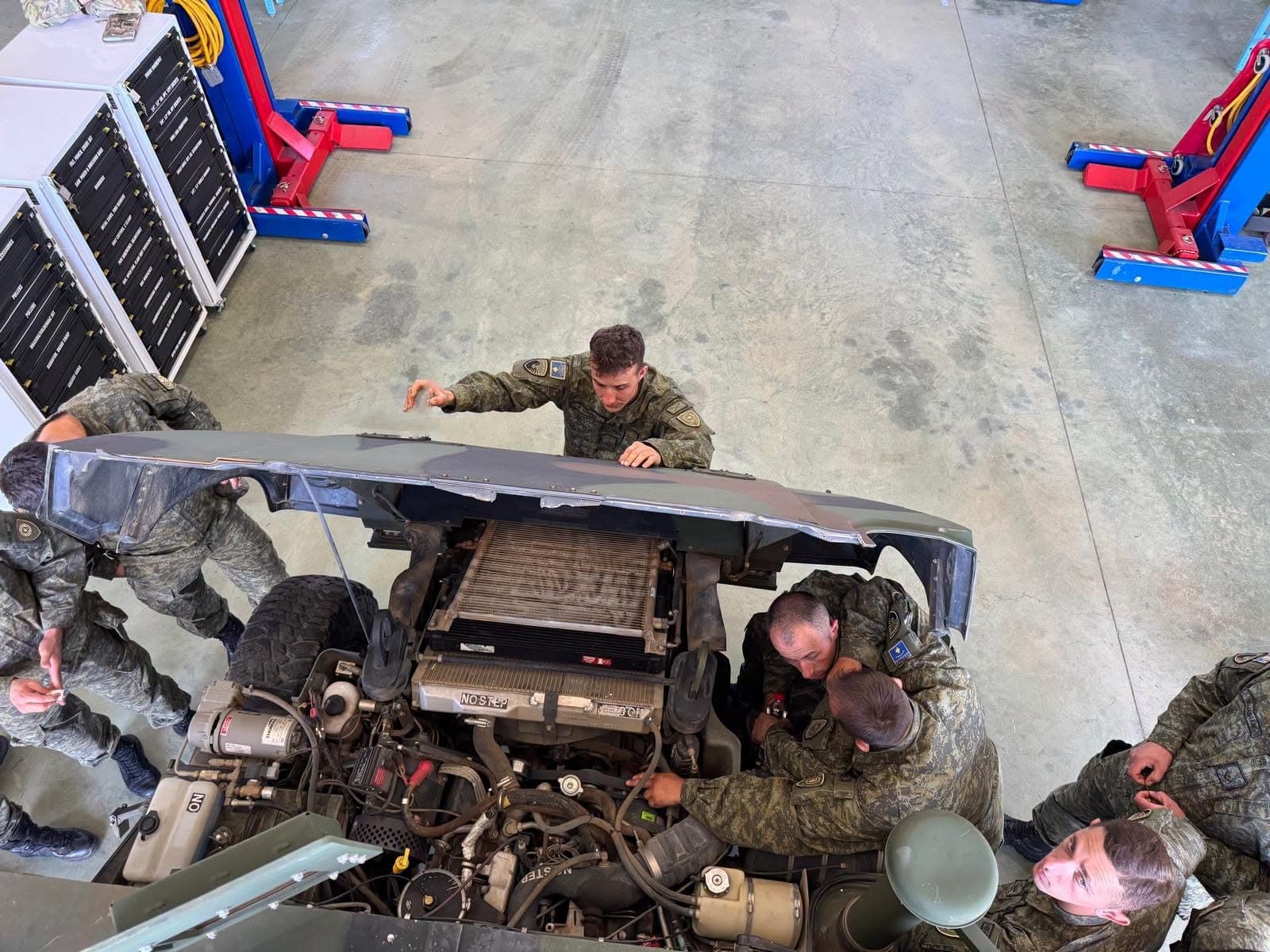 Featured image for FSK avancon kapacitetet teknike për mirëmbajtjen e HMMWV-ve me mbështetjen e SHBA-së
