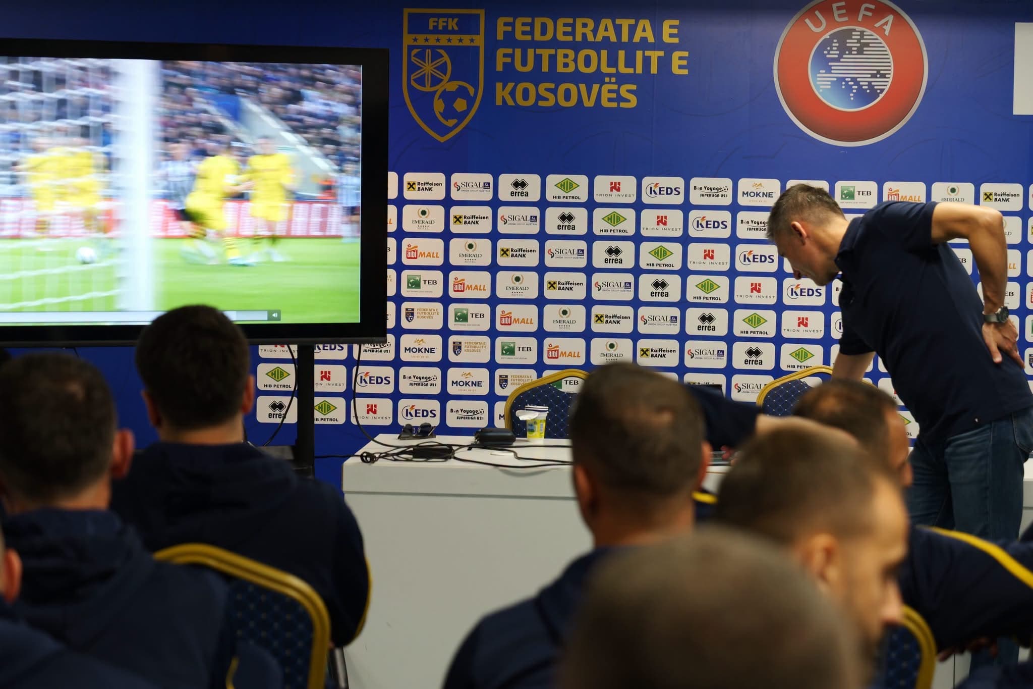 Featured image for Gjyqtarët e Superligës avancojnë njohuritë në sistemin VAR