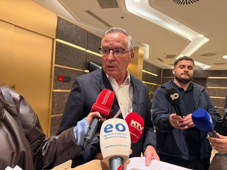 Hamza flet pas mbledhjës së Këshillit Drejtues të PDK-së: Duam mbështetje institucionale për mbrojtjen në Hagë