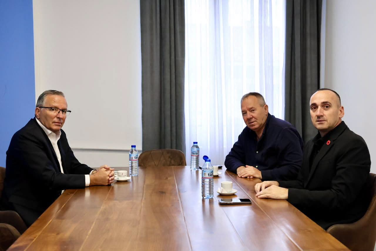 Hamza takon krerët e OVL-UÇK-së: Të gjithë bashkë kundër padrejtësisë