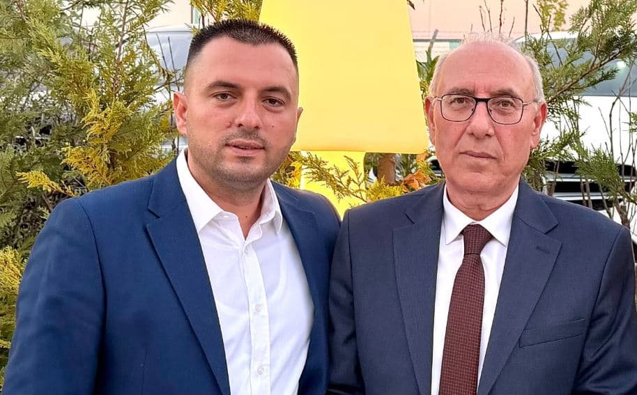 “Historia i ruan me nder ata që qëndrojnë besnikë ndaj idealeve të tyre” – Mesazhi i fuqishëm i djalit të Fadil Fazliut pas seancës së sotshme të Gjykatës Speciale