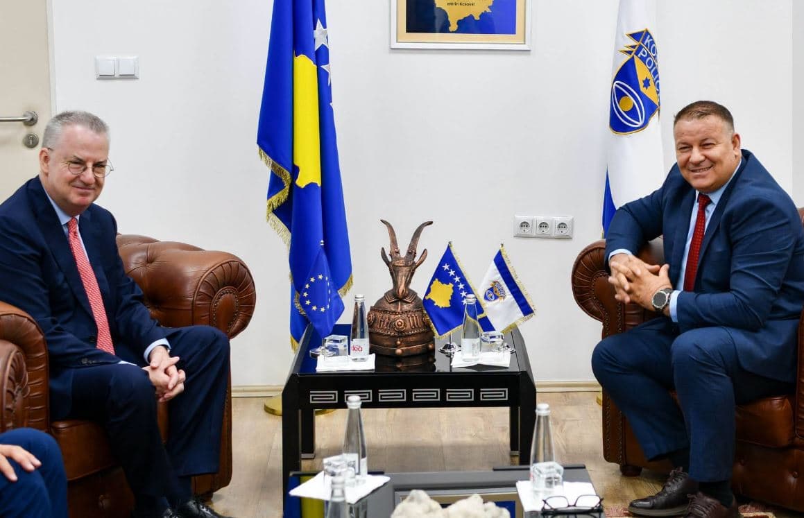 Hoxha pret në takim njoftues ambasadorin e ri të BE-së në Kosovë