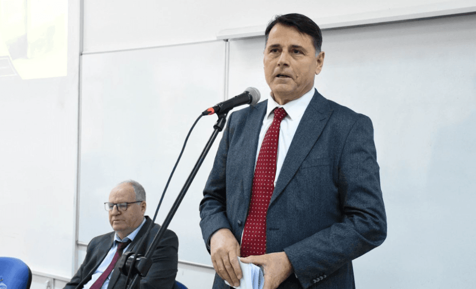 Ish-kryeministri këshillon partitë të ulën dhe të gjejnë zgjidhje: Cili lider nuk është fajtor për situatën e sotme?