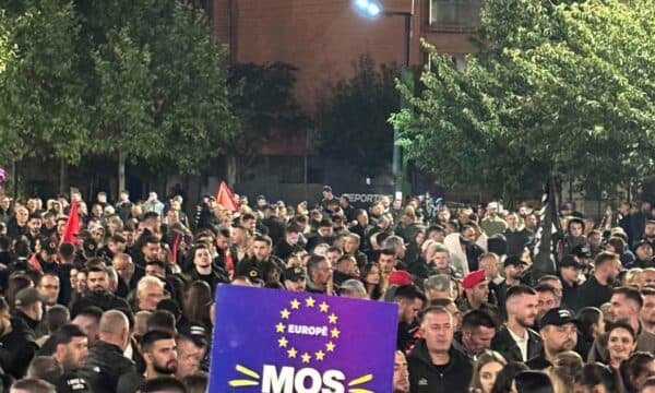 “Jo në emrin tim”, qytetarët mblidhen sërish në sheshin “Skënderbeu”