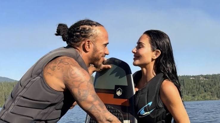 Featured image for Kim Kardashian zbulon nofkën e ëmbël që i ka vendosur të dashurit të saj, Lewis Hamilton