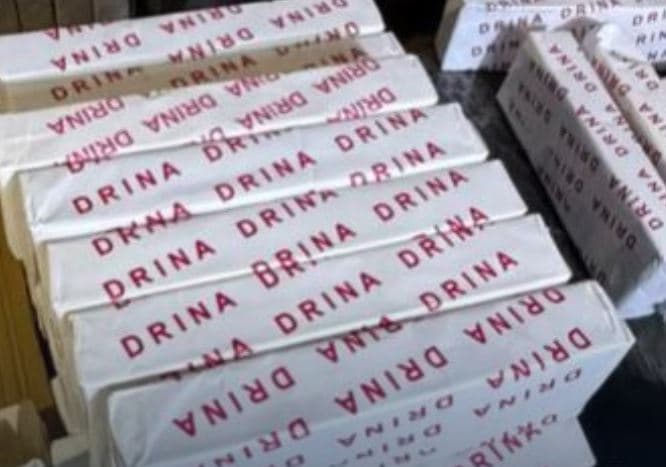 Kontrabandë e dyshuar në Prizren, Dogana konfiskon 876 kg duhan dhe 118 mijë cigare