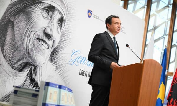 Kurti për Nënë Terezën: Edhe pas tri dekadash, ende kemi çfarë të mësojmë nga jeta e saj