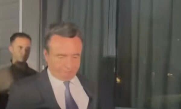 Kurti refuzon të flas njëherë për refuzimin e disa deputetëve të LDK-së: Deklarohem pas mbledhjes së grupit parlamentar të VV-së