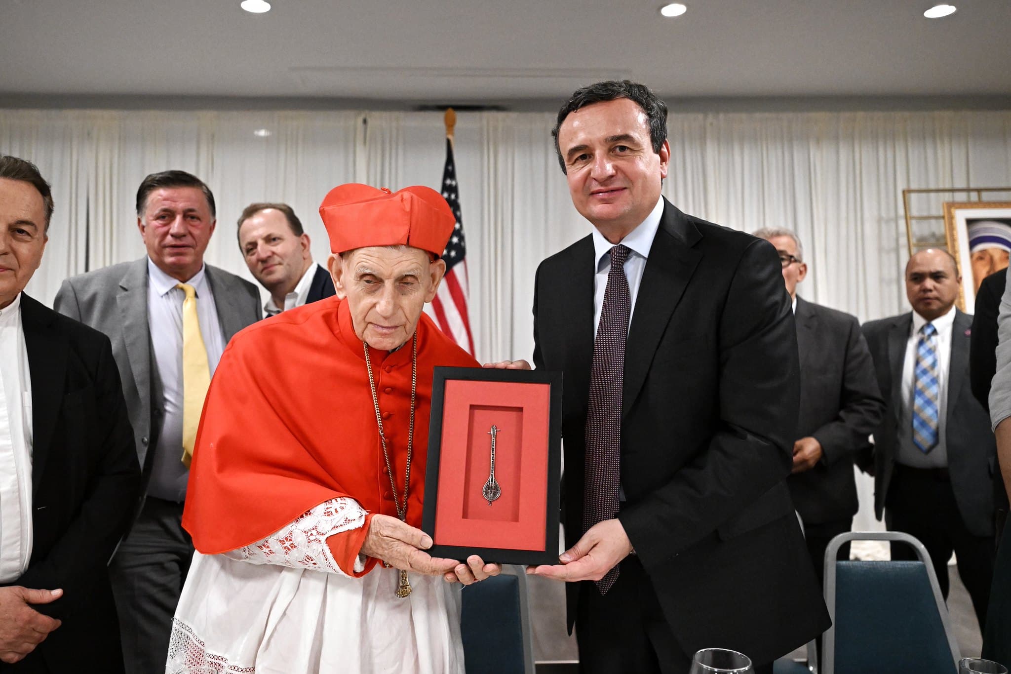 Kurti vizitoi Kishën Katolike Shqiptare “Zoja e Shkodrës” në New York