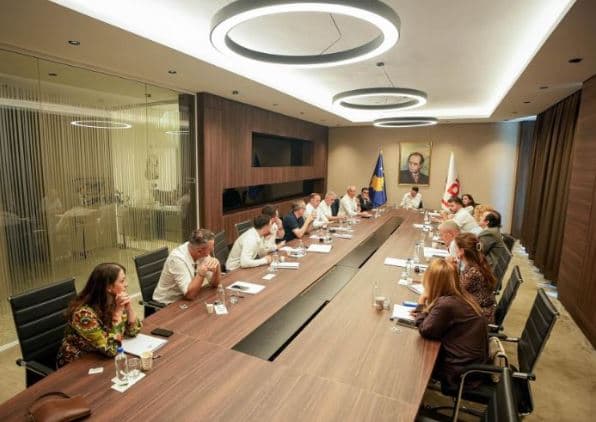 LDK akuzon Qeverinë: KEDS dhe ZRrE janë bërë “një kupolë interesash tregtare”