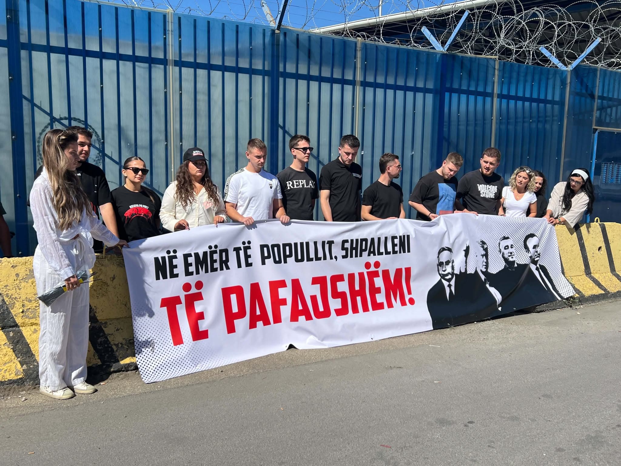 “Liria ka Emër” zhvillon aksion para EULEX-it në Prishtinë, paralajmëron mesazh për Dhomat e Specializuara