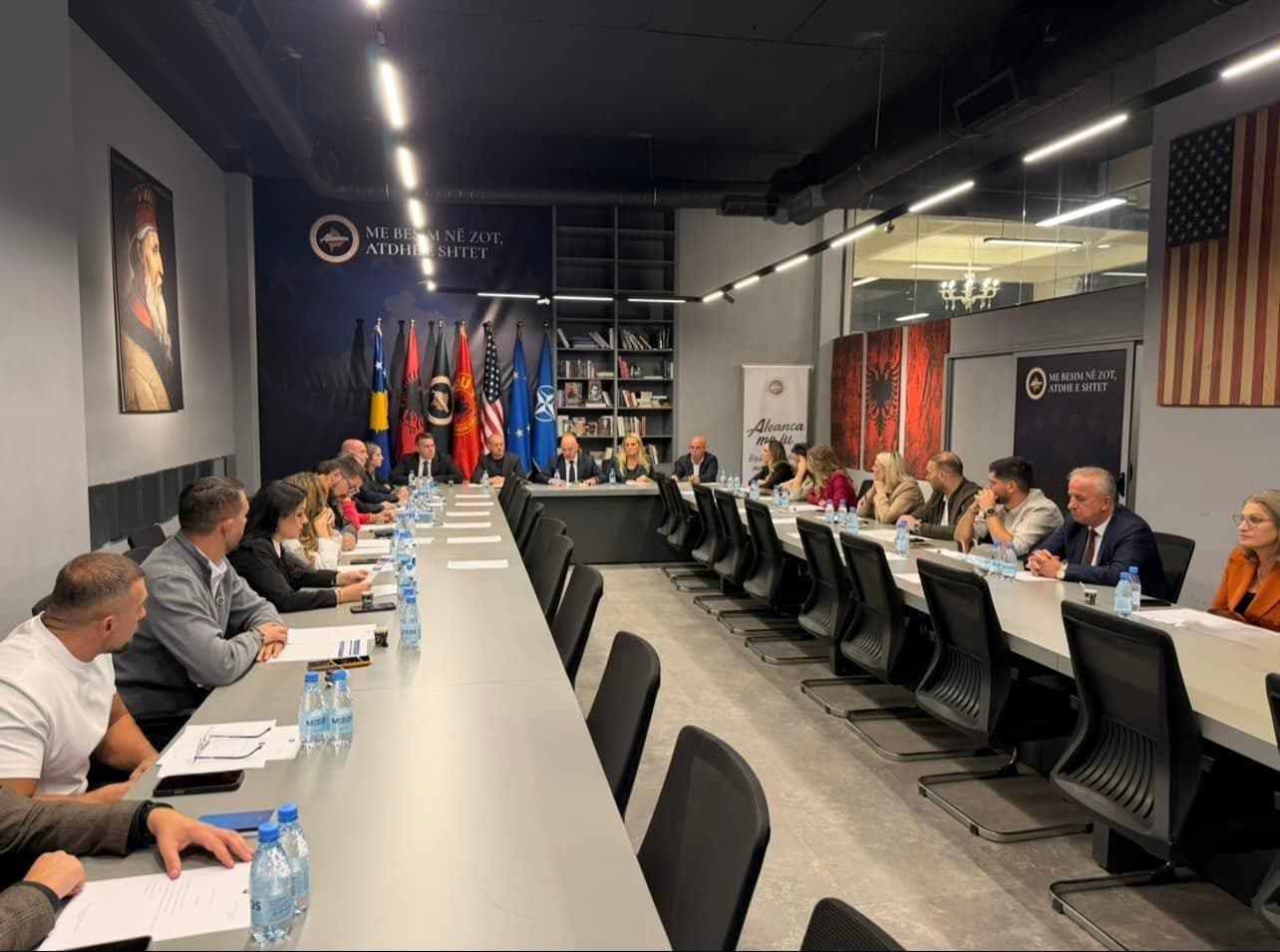 Mblidhet kryesia e Aleancës: Ndihma për krerët e UÇK-së në Hagë të mos ngatërrohet me politika partiake, të respektohet afati për Presidentin