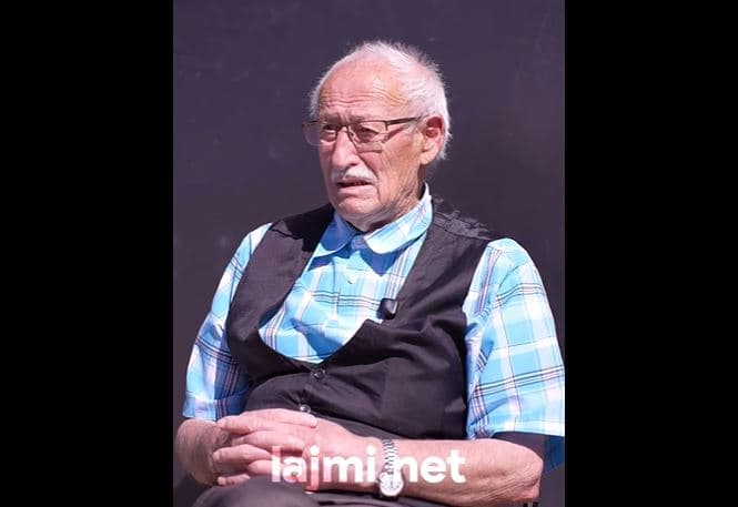 “Më ka thirrë edhe dje, mirë po ndjehet” – Vëllai i Jakup Krasniqit, përkundër se në moshë të shtyrë, i bashkohet protestës