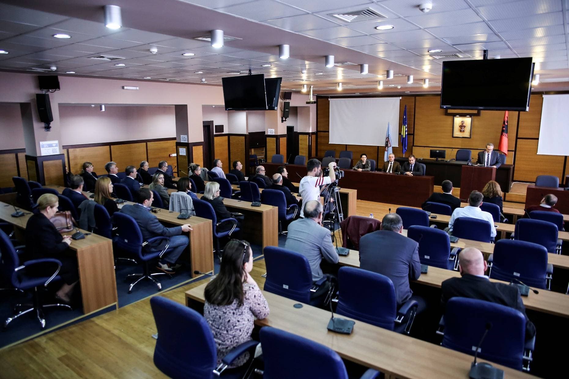 Me propozim të PDK veturat që hyjnë në Prishtinë nuk paguajnë taksën 2 euro