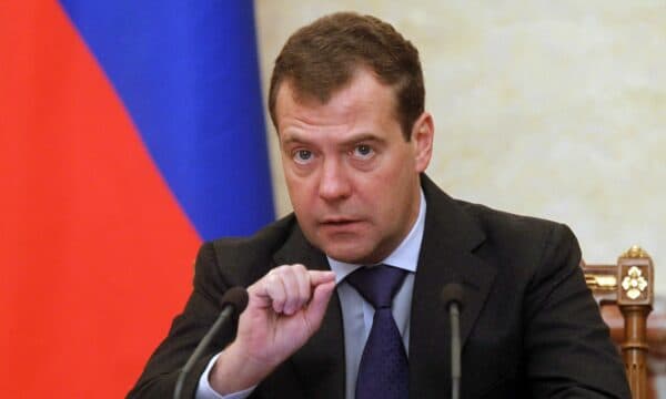 Featured image for Medvedev: Nuk ka prova se Rusia qëndron pas sulmit në aeroportin e Leipzigut