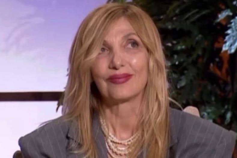Featured image for Mimoza Ahmetit i thyhet zemra, humb personin e saj të shtrenjtë