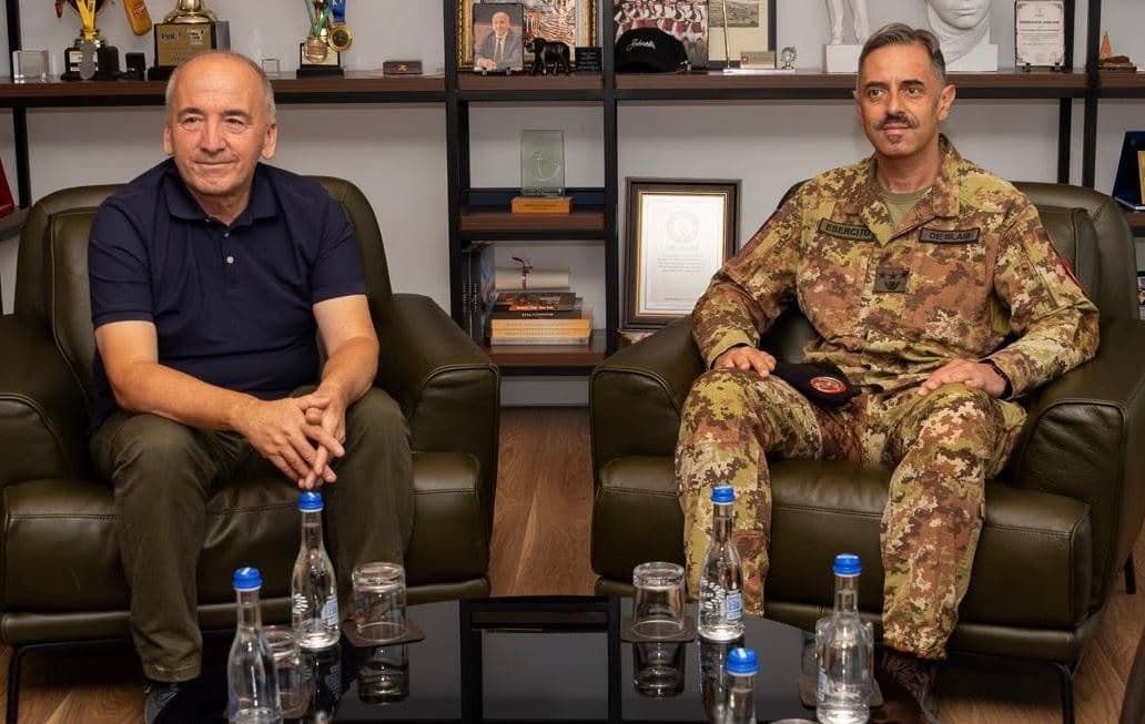 Featured image for Muhaxheri takohet me komandantin e KFOR-it, diskutohet për situatën e sigurisë