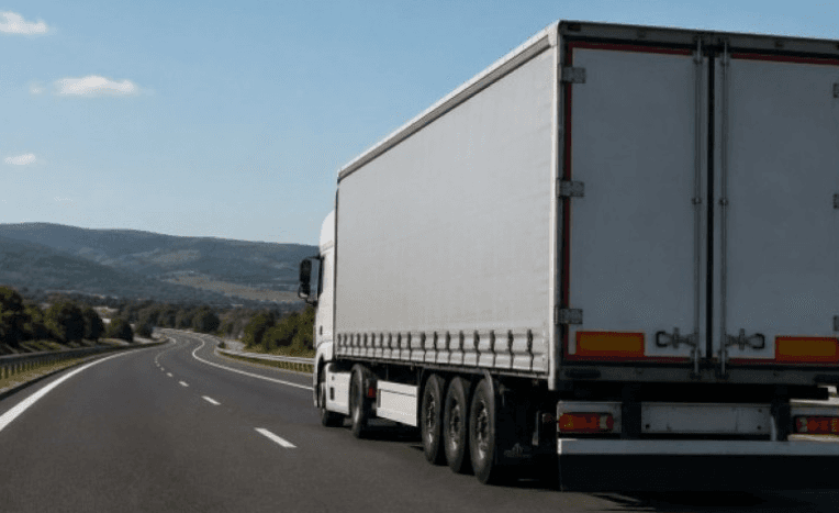 Nesër nuk kufizohet qarkullimi i kamionëve mbi 20 tonë në autostradë