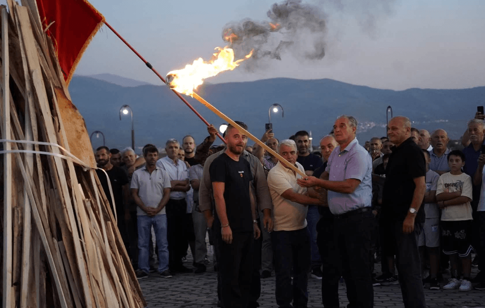 Nga Pashtriku kërkohet drejtësi për Thaçin, Veselin, Krasniqin e Selimin